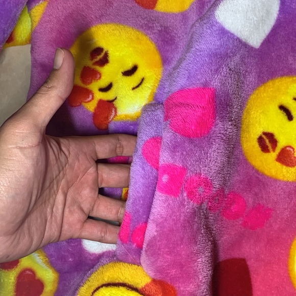 Emoji OverSized Kids Fluffy hoodie sweater Girls Kids 4-10 Like New! - Picture 4 of 10